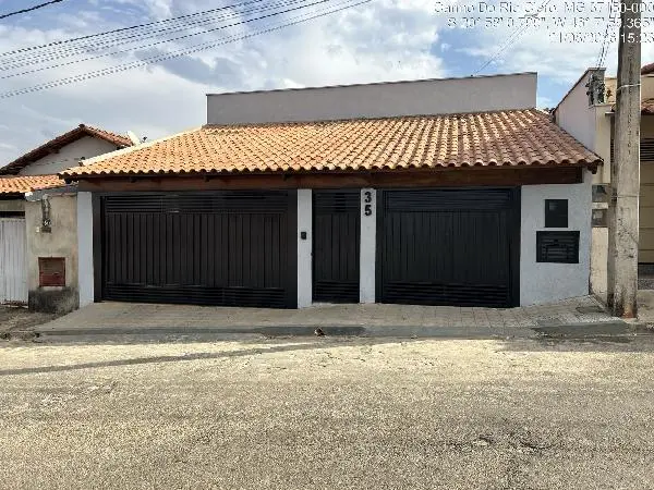 Casa em Centro, Carmo do Rio Claro/MG — foto 1 de 1